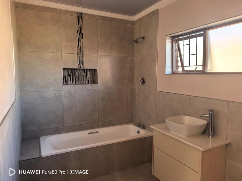 To Let 2 Bedroom Property for Rent in Heiderand Western Cape